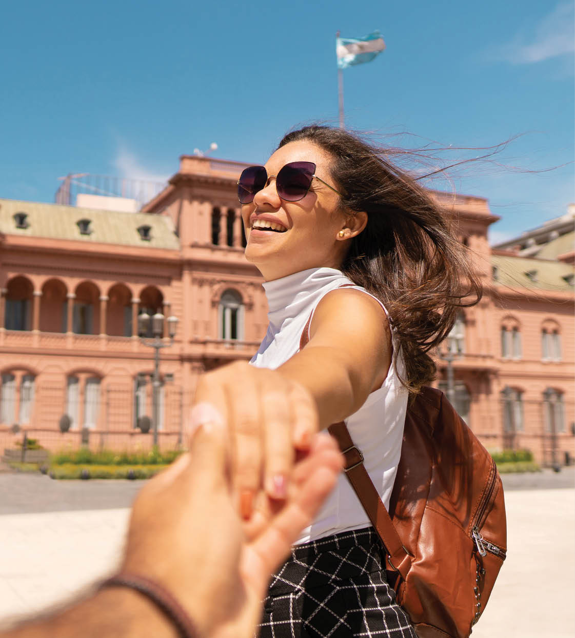 Couple in love holding hands in front of Casa Rosada in Caba, Buenos Aires, Argentina