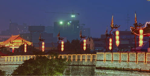 Xi'An City Wall is one of the best and oldest wall in China. It is 14km long, 12m high and 12-14m wide at the top. 