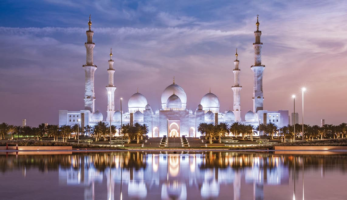 Sheik Zayed Grand Mosque during beautiful cloudy sunset